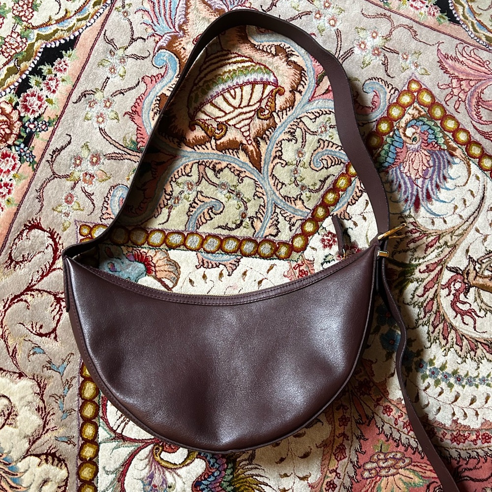 Madewell Leather Essentials Crescent Sling Bag in Sold Out Chocolate Raisin NWT